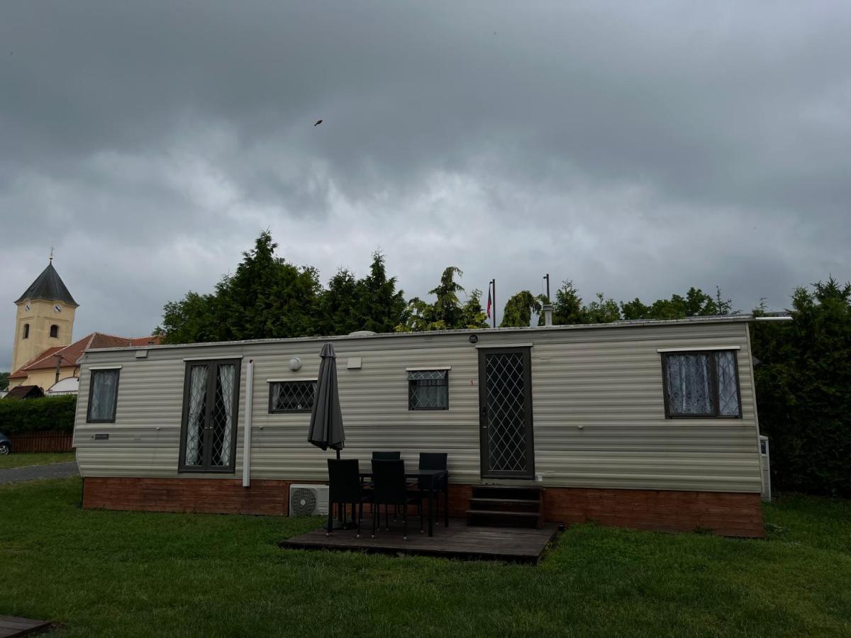 Apartmán Autocamp Free Star - Mobilheimy Strachotin Exteriér fotografie